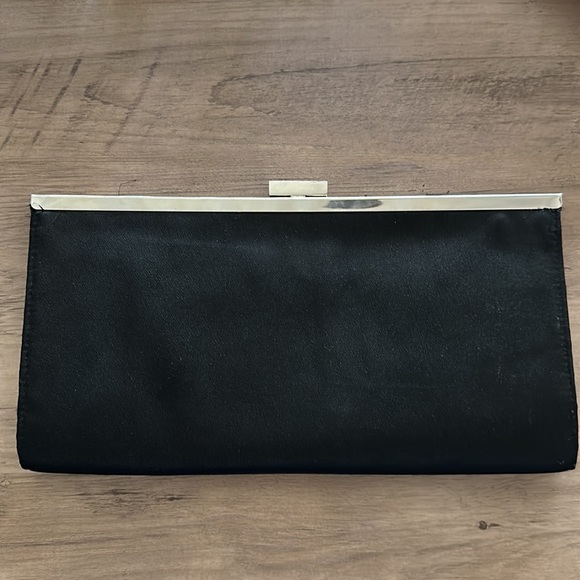 Clutch - Picture 2 of 6